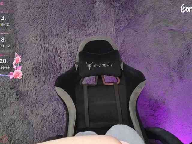 YoungAlice1 webcam