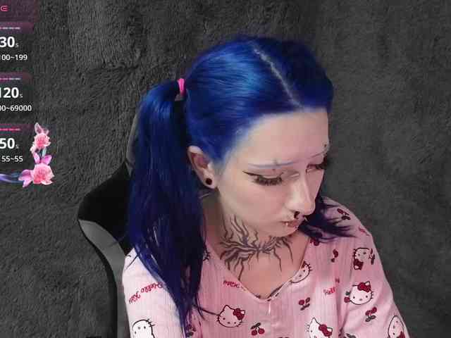 YoungAlice1 webcam