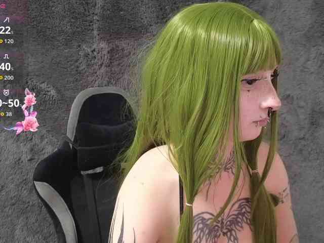 YoungAlice1 webcam