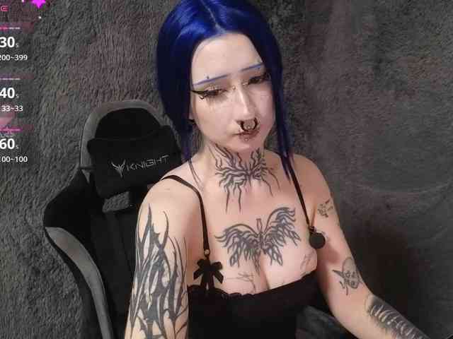 YoungAlice1 webcam