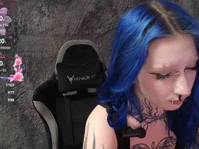 YoungAlice1 webcam