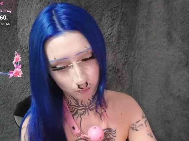 YoungAlice1 webcam
