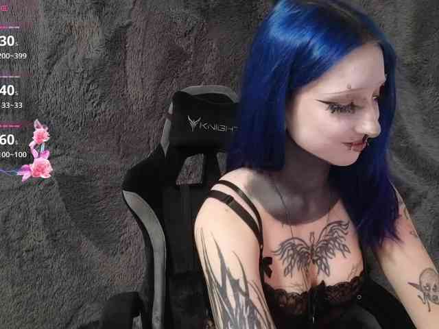 YoungAlice1 webcam