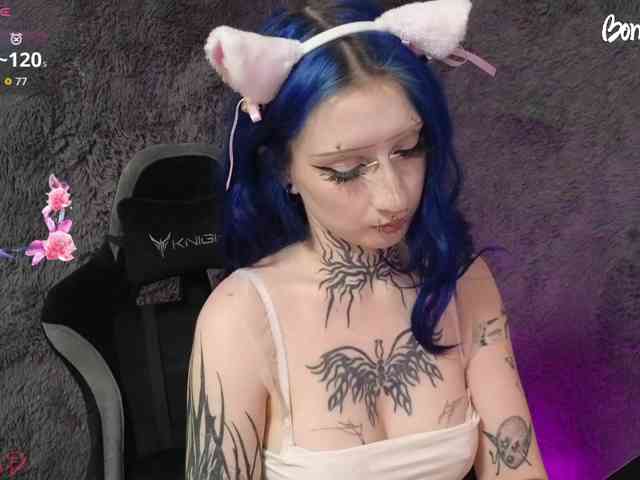 YoungAlice1 webcam