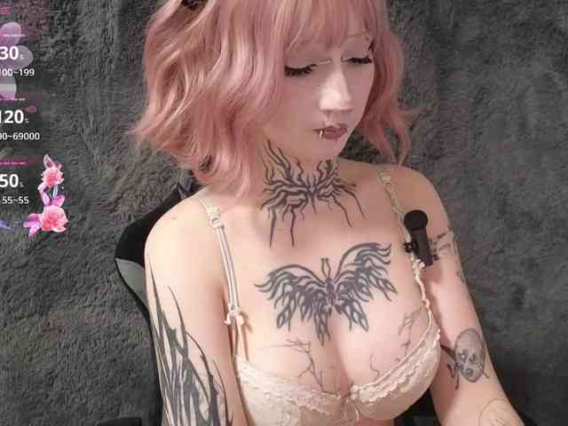 YoungAlice1 webcam