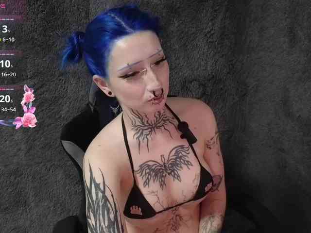 YoungAlice1 webcam