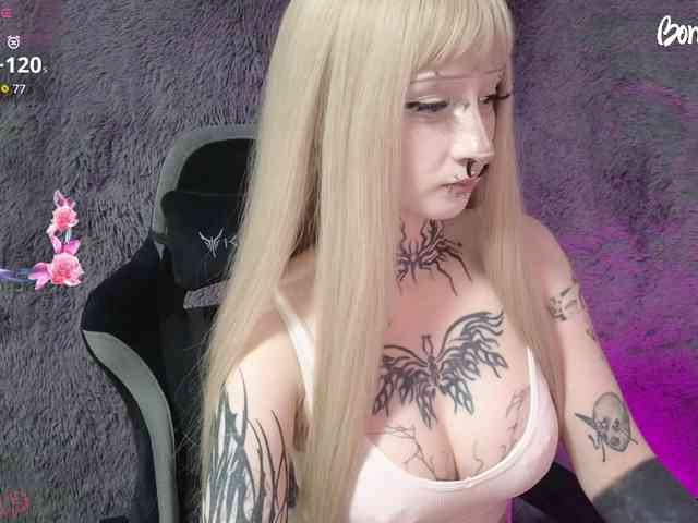 YoungAlice1 webcam