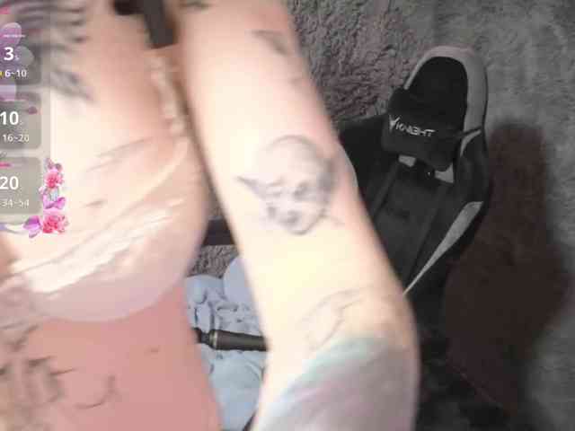 YoungAlice1 webcam
