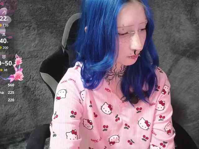 YoungAlice1 webcam