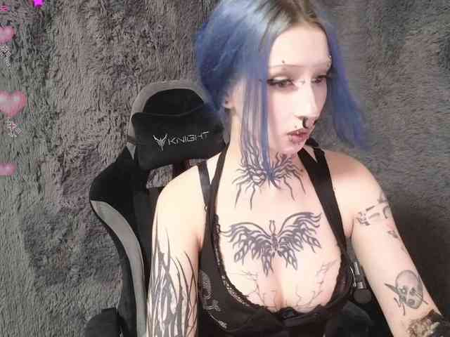 YoungAlice1 webcam