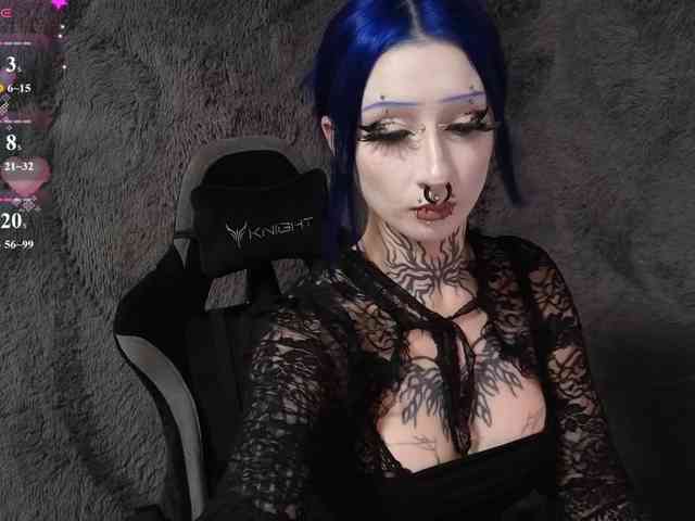 YoungAlice1 webcam