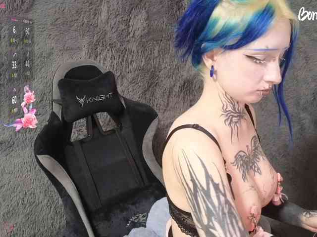 YoungAlice1 webcam