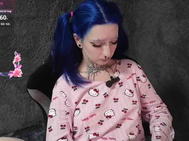 YoungAlice1 webcam