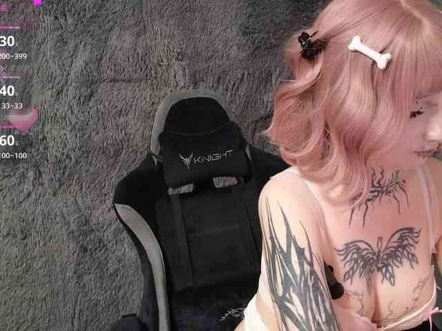 YoungAlice1 webcam