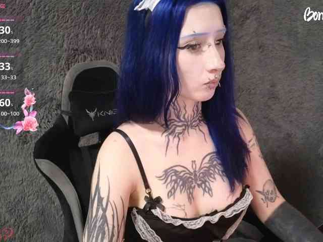 YoungAlice1 webcam