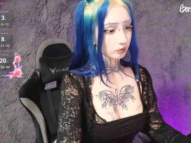 YoungAlice1 webcam