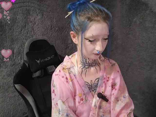 YoungAlice1 webcam