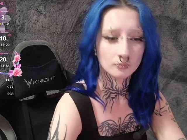 YoungAlice1 webcam
