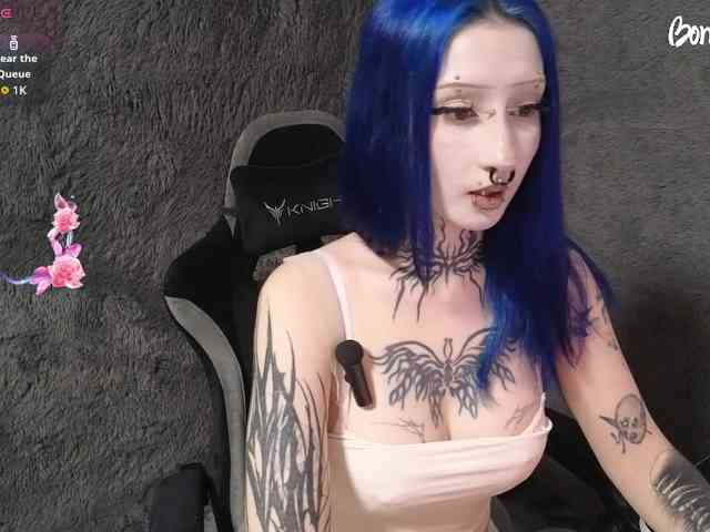 YoungAlice1 webcam