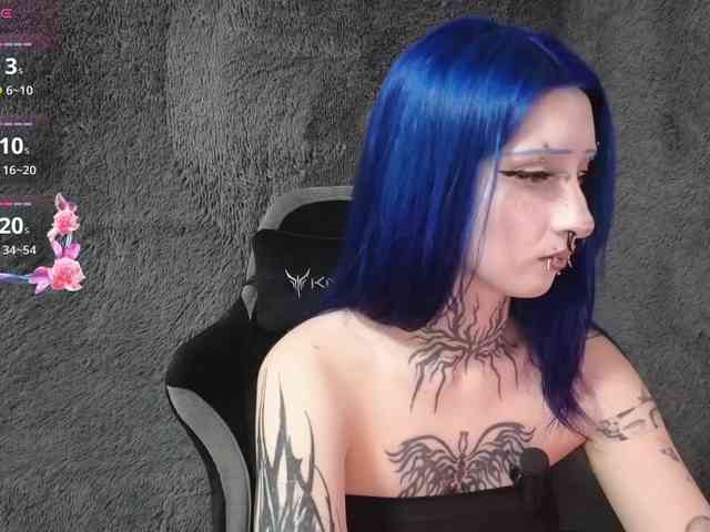 YoungAlice1 webcam