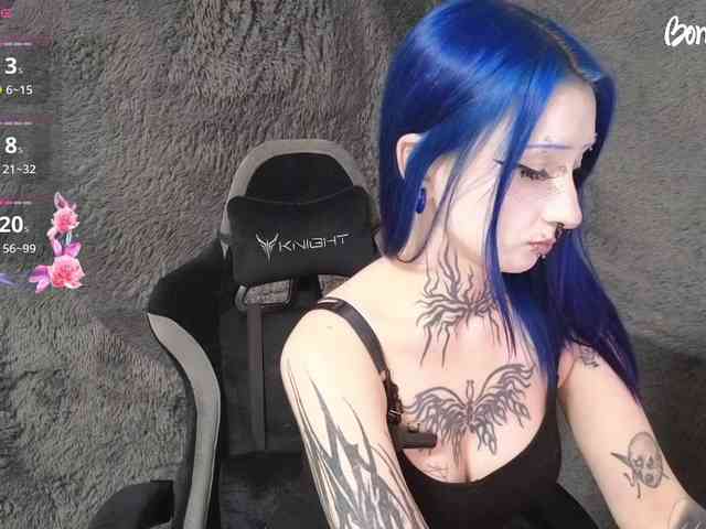 YoungAlice1 webcam