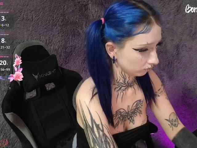 YoungAlice1 webcam