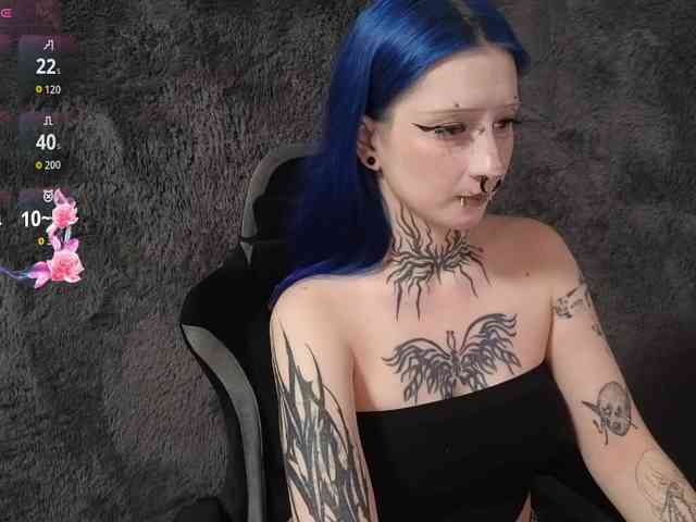 YoungAlice1 webcam