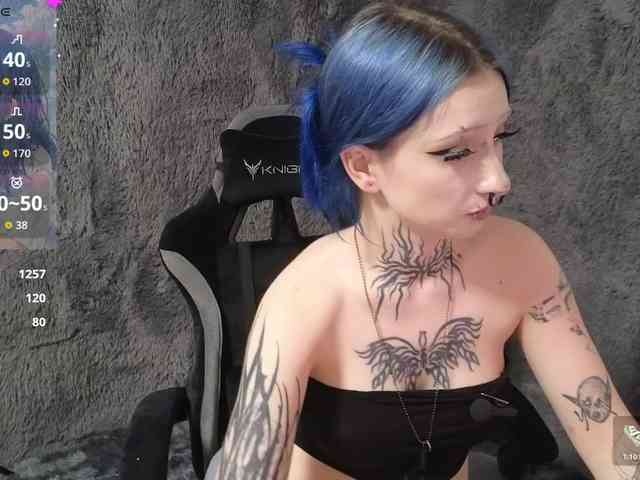 YoungAlice1 webcam