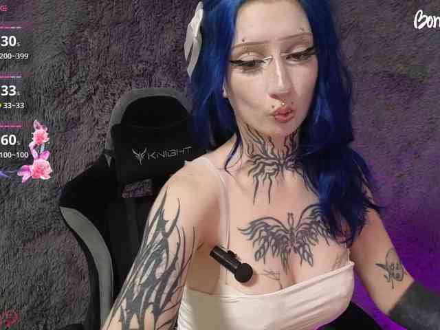 YoungAlice1 webcam