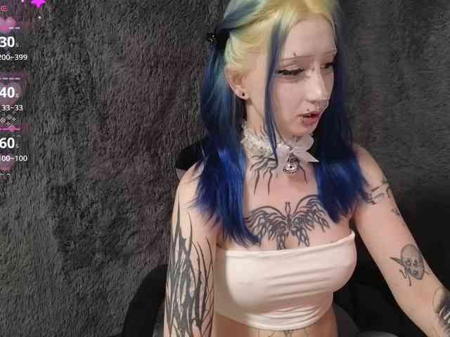 YoungAlice1 webcam
