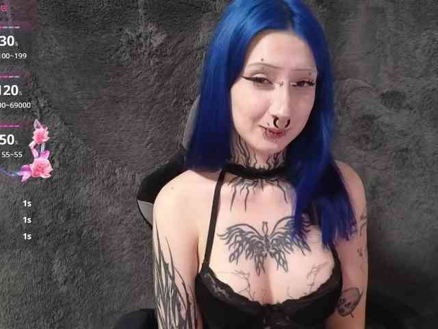 YoungAlice1 webcam
