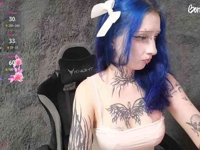 YoungAlice1 webcam