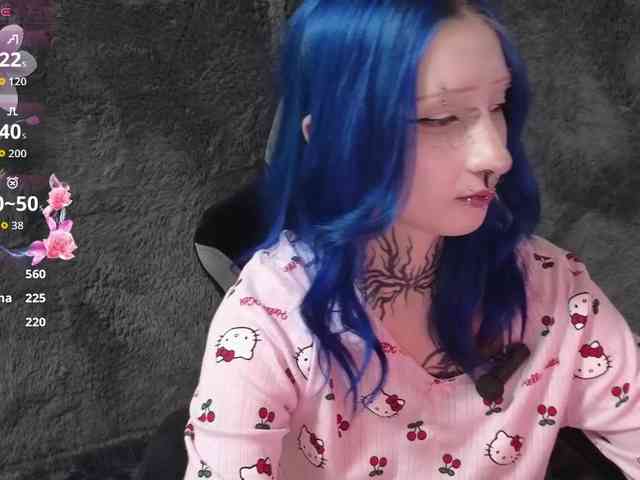 YoungAlice1 webcam