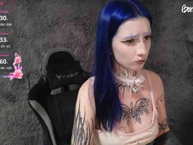 YoungAlice1 webcam