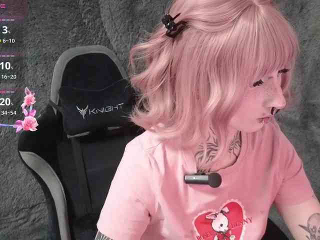 YoungAlice1 webcam