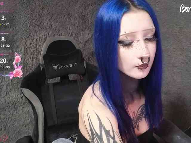 YoungAlice1 webcam