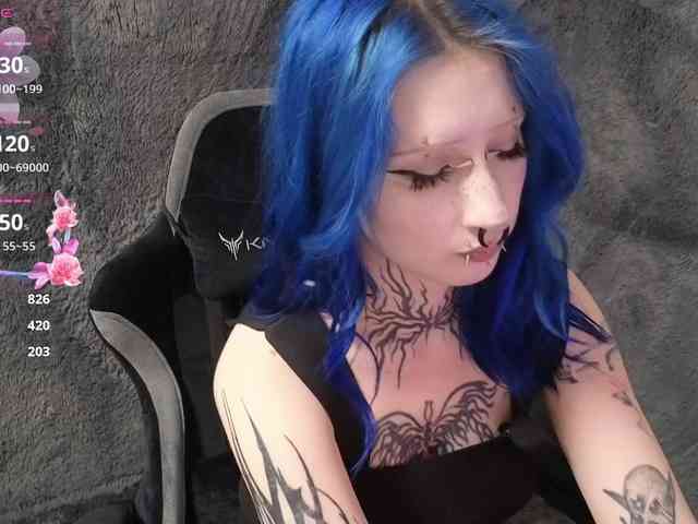 YoungAlice1 webcam