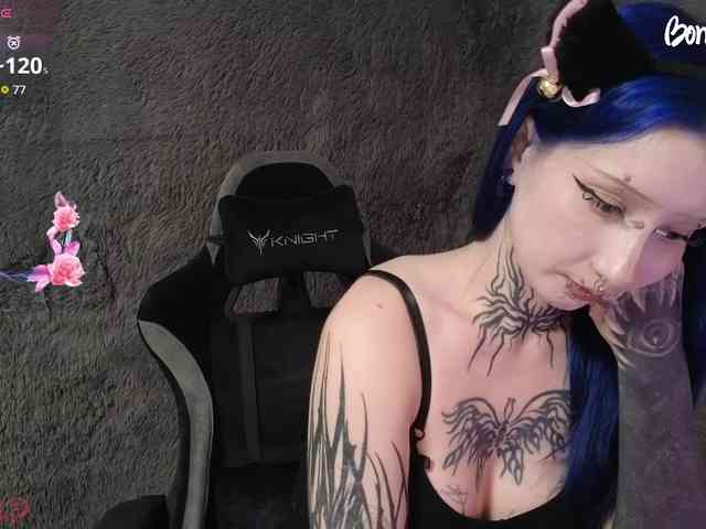 YoungAlice1 webcam