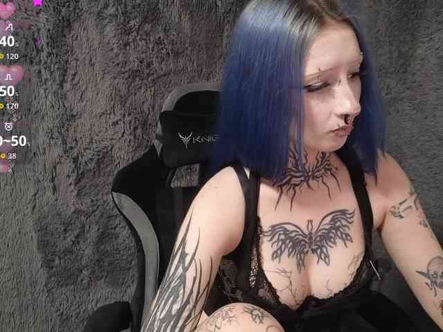 YoungAlice1 webcam
