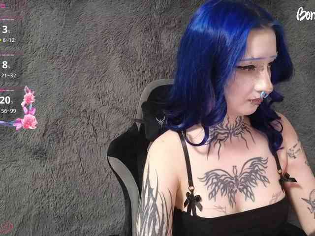 YoungAlice1 webcam