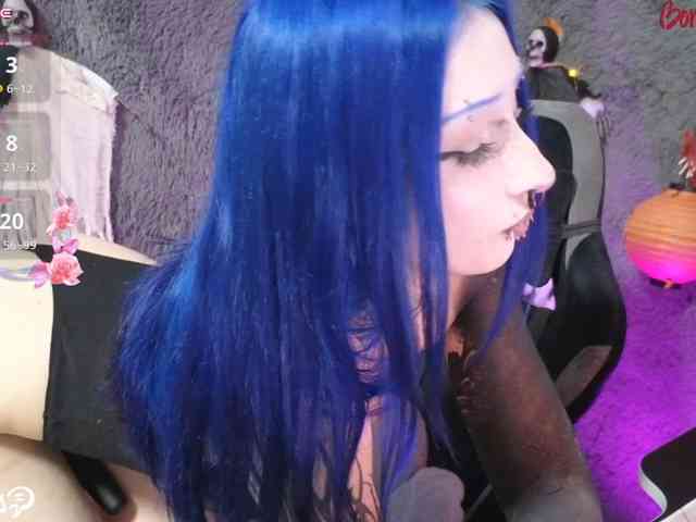 YoungAlice1 webcam