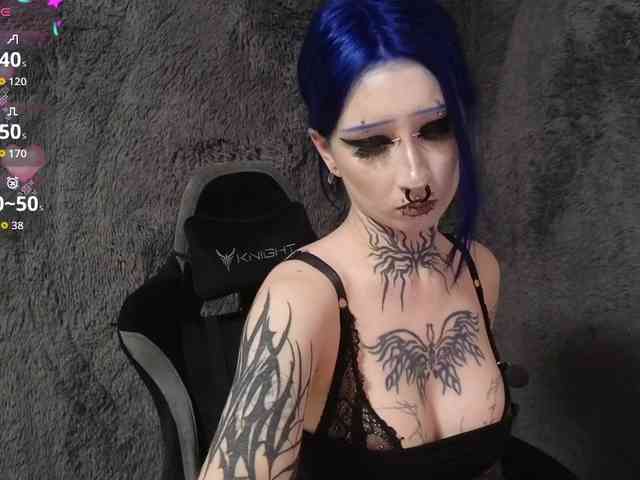 YoungAlice1 webcam