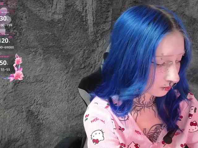 YoungAlice1 webcam