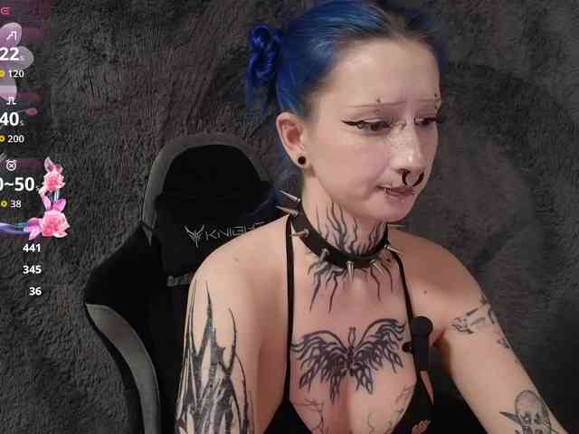 YoungAlice1 webcam