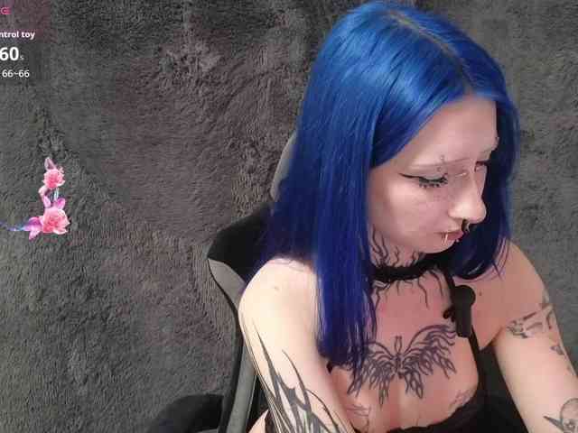 YoungAlice1 webcam
