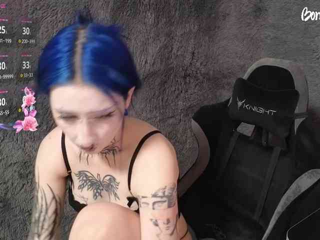 YoungAlice1 webcam