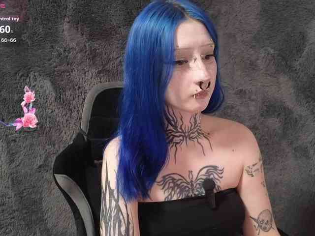 YoungAlice1 webcam