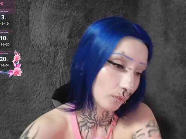 YoungAlice1 webcam