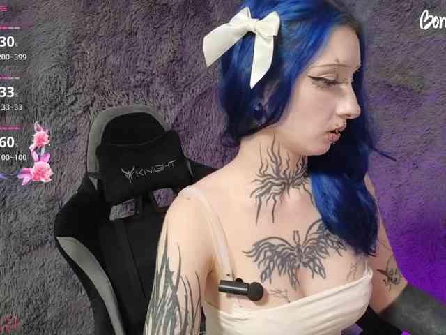 YoungAlice1 webcam
