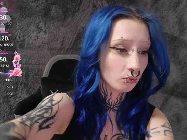 YoungAlice1 webcam